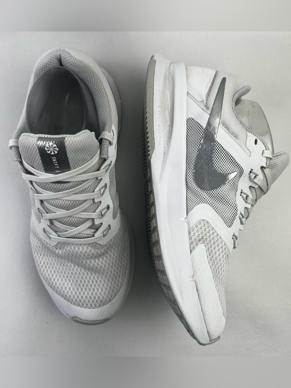 Nike Run Swift 3 Women White Metallic Silver Running Shoes Size 8
